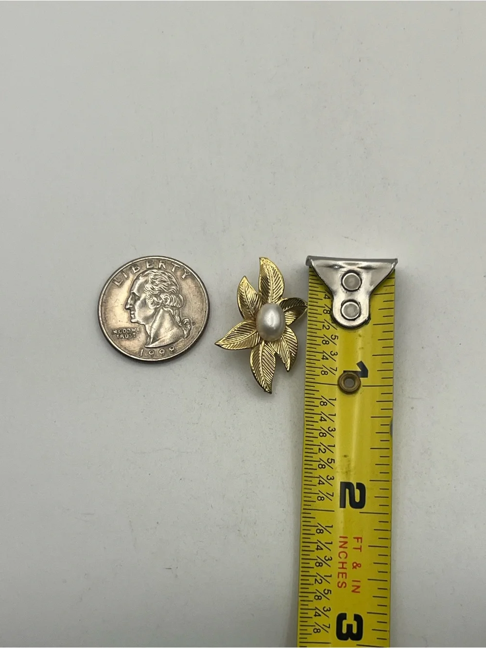 Gold tone faux pearl vintage flower leaves brooch pin